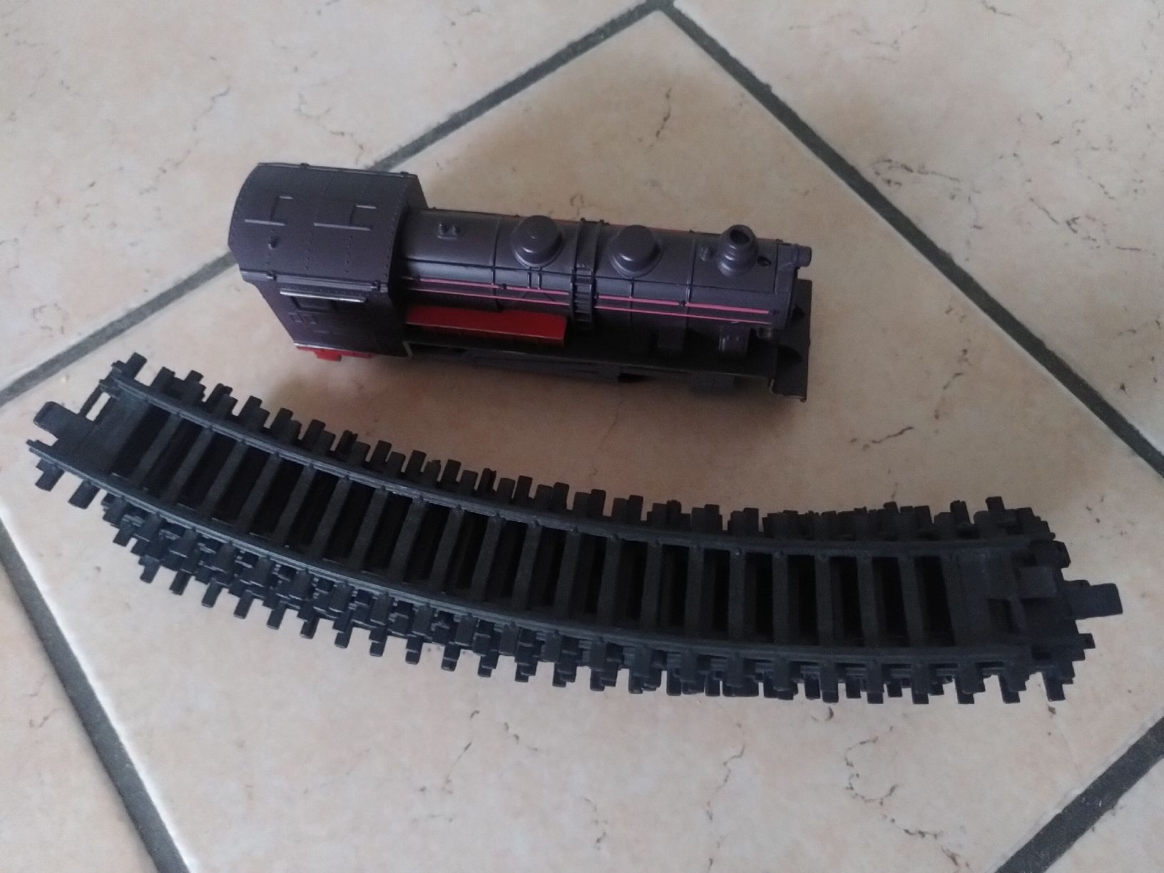 Jouets: Locomotive électrique et rails – D'occasion à Crissier par Sa3da