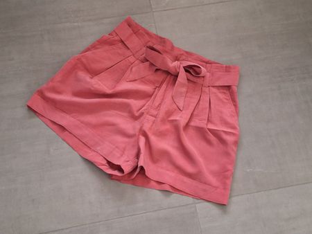 Korallfarbene H&M Shorts neu Gr. 40