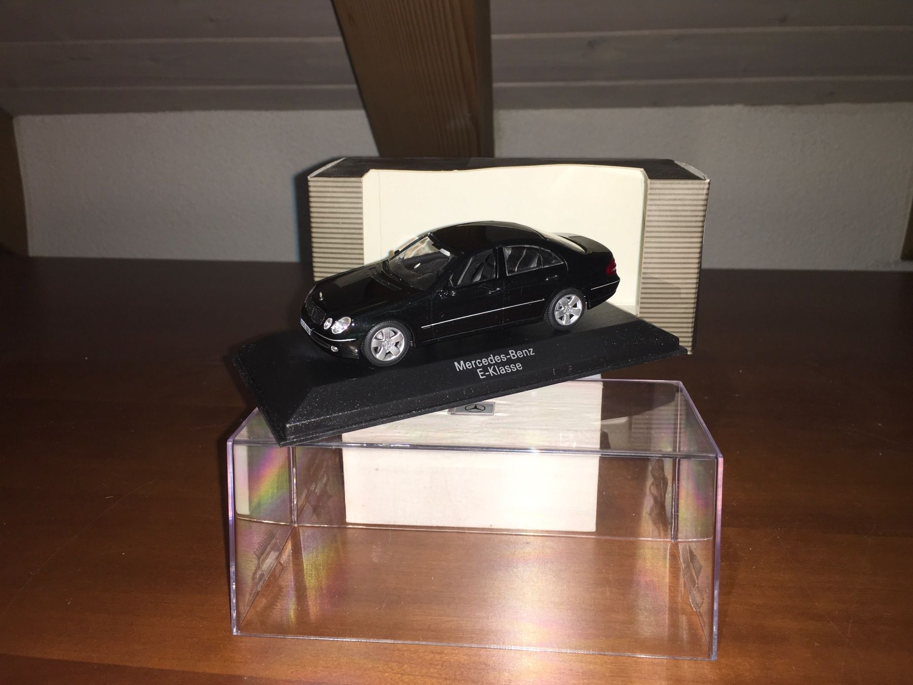Mercedes-Benz E-Klasse 1/43 Mercedes Factory Box (Neu (gemäss ...