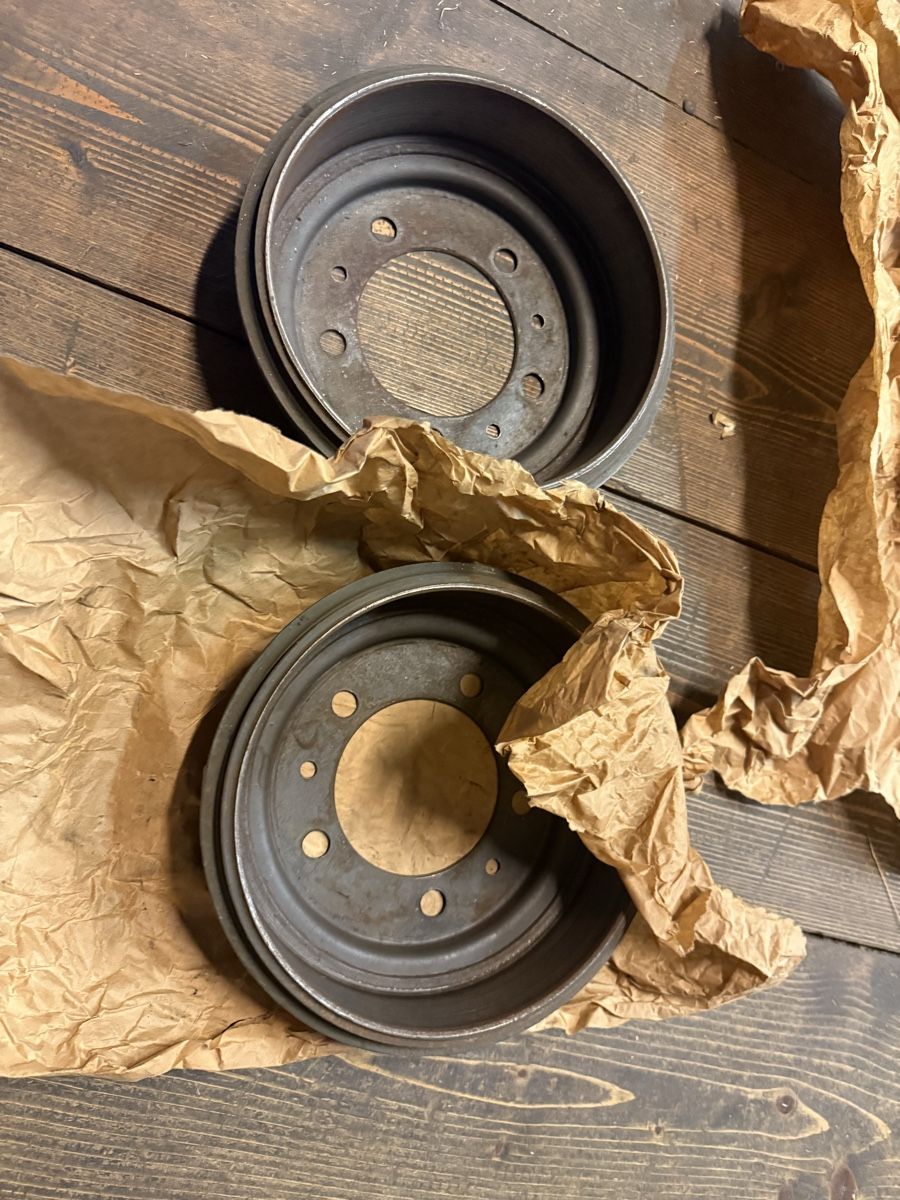 Jeep Tutti pezzi di ricambio auto: Bremstrommel Jeep Willys – Usato da Bennwil venduto da Ford5600t