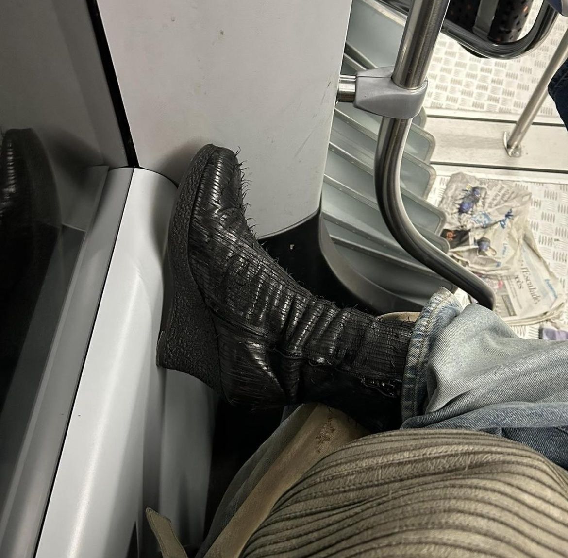 Scarpe da donna: Black wedge boots – Usato da Pully venduto da car_rwv6 5