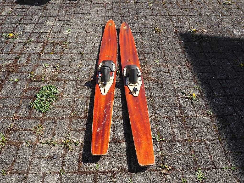 Skis: 1 Paar alte Wasserski – D'occasion à Schänis par Wewu