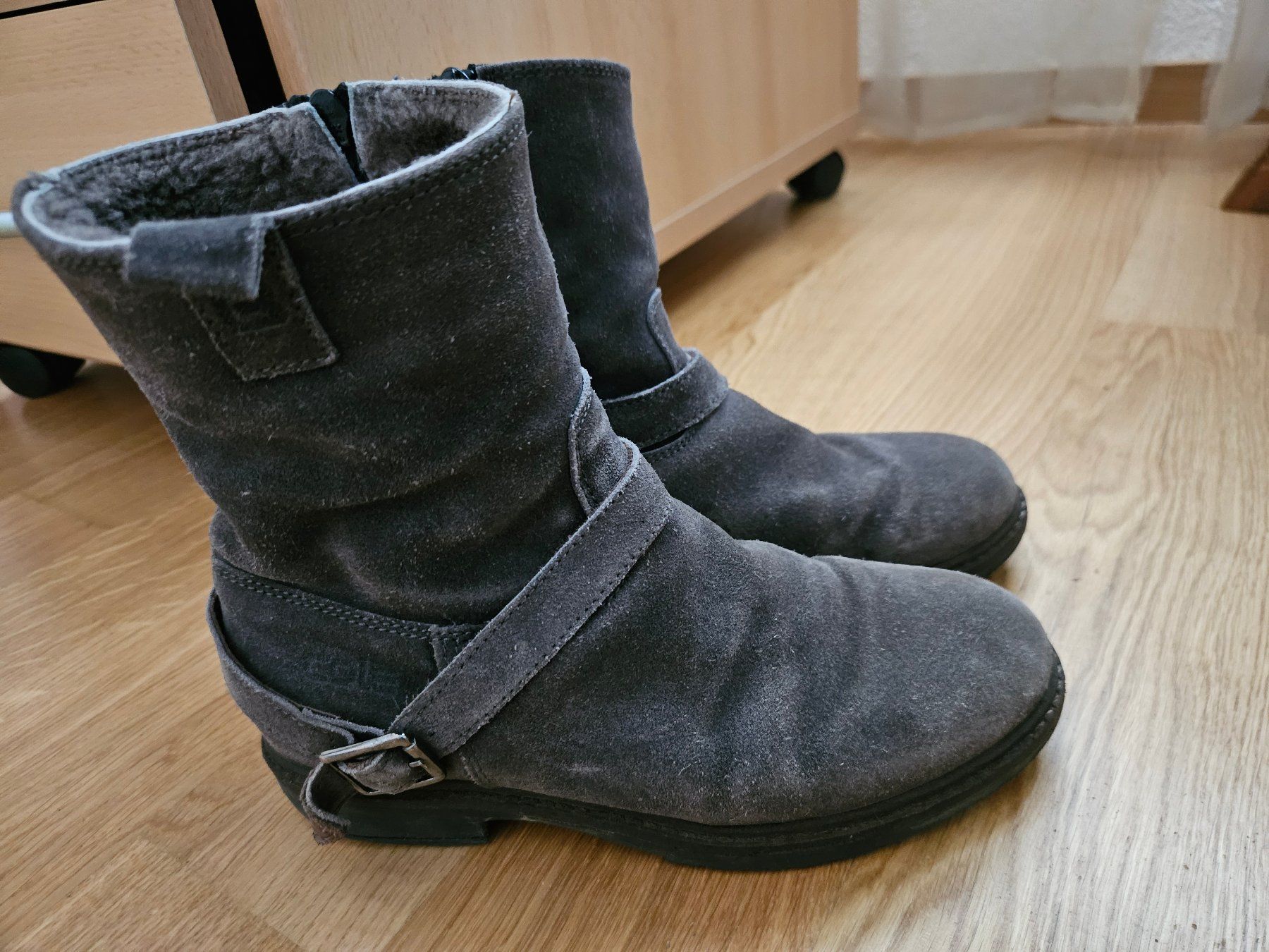 Chaussures filles: Wildleder Stiefeletten 34 – D'occasion à Hünenberg par lexli06