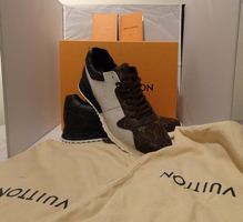 Louis Vuitton  Run Away Sneakers  //      Gr. 44 (9 1/2)