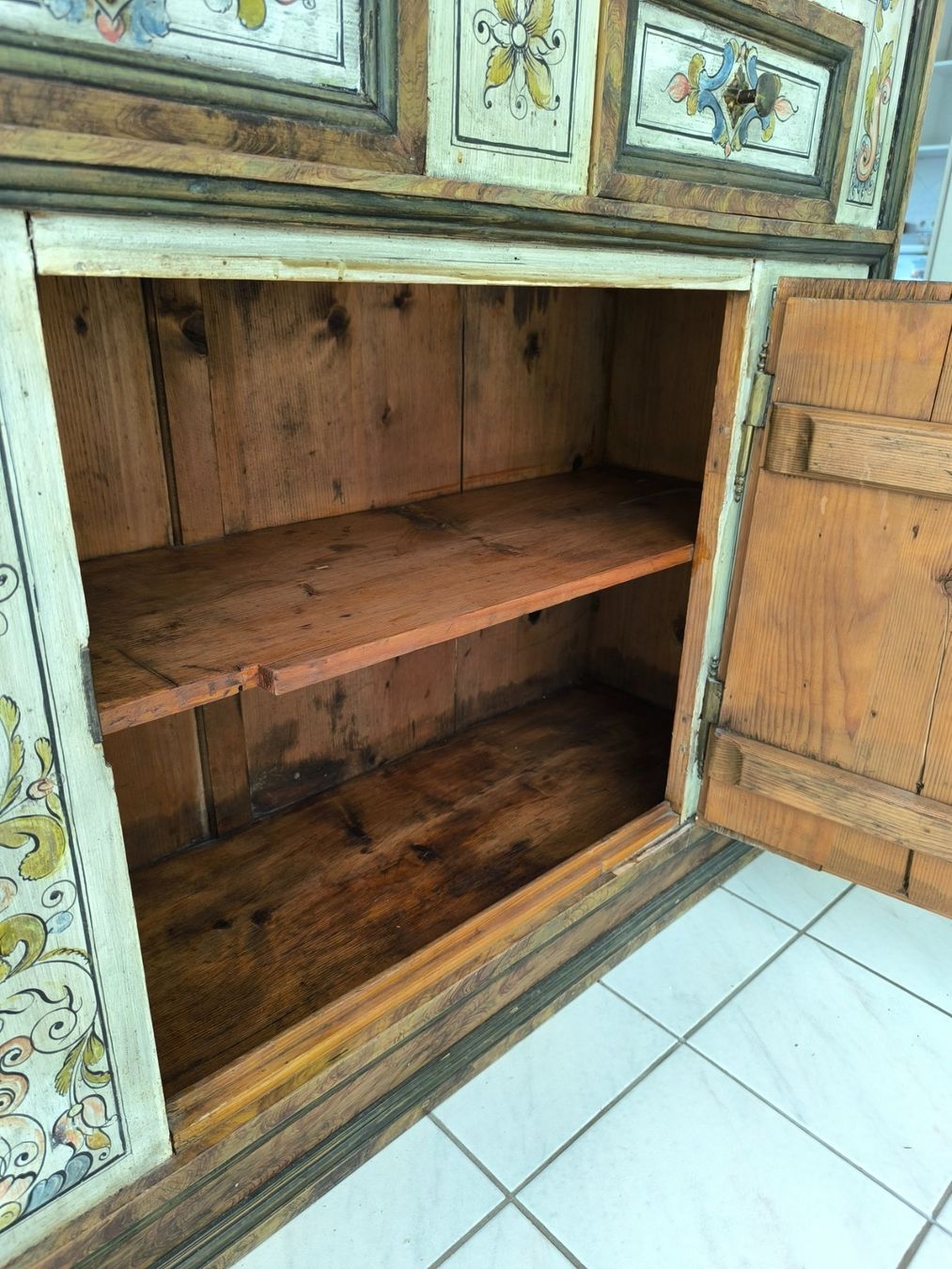 Armadi: Bemalter Bauernschrank 18Jht – Usato da Riehen venduto da tin_yx6j 7
