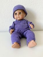 Poupée mit Mütze & Kleidung gestrickt 