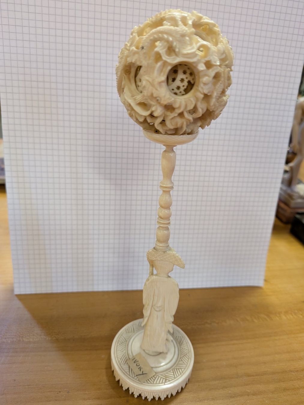 Statuette: Wunderkugel auf Ständer. China – Usato da Schönenwerd venduto da kybi 2