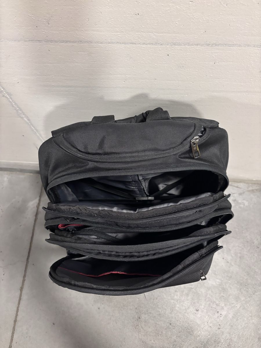 Samsonite Sacs à dos: Samsonite Rucksack mit Rollen schwarz gebrauchter Zustand – D'occasion à Schaffhausen par Mupeti 2