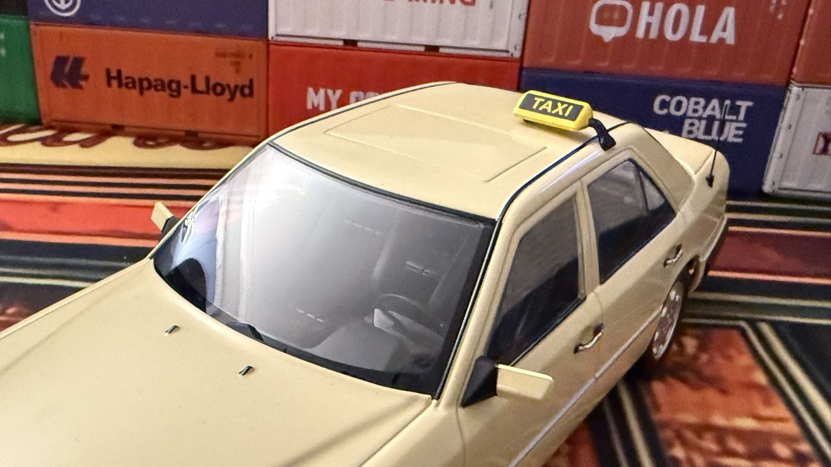 Mercedes-Benz Modellautos:  Mercedes E320 Taxi 1:18 – Neu (gemäss Beschreibung) aus Basel von Zomeg 7