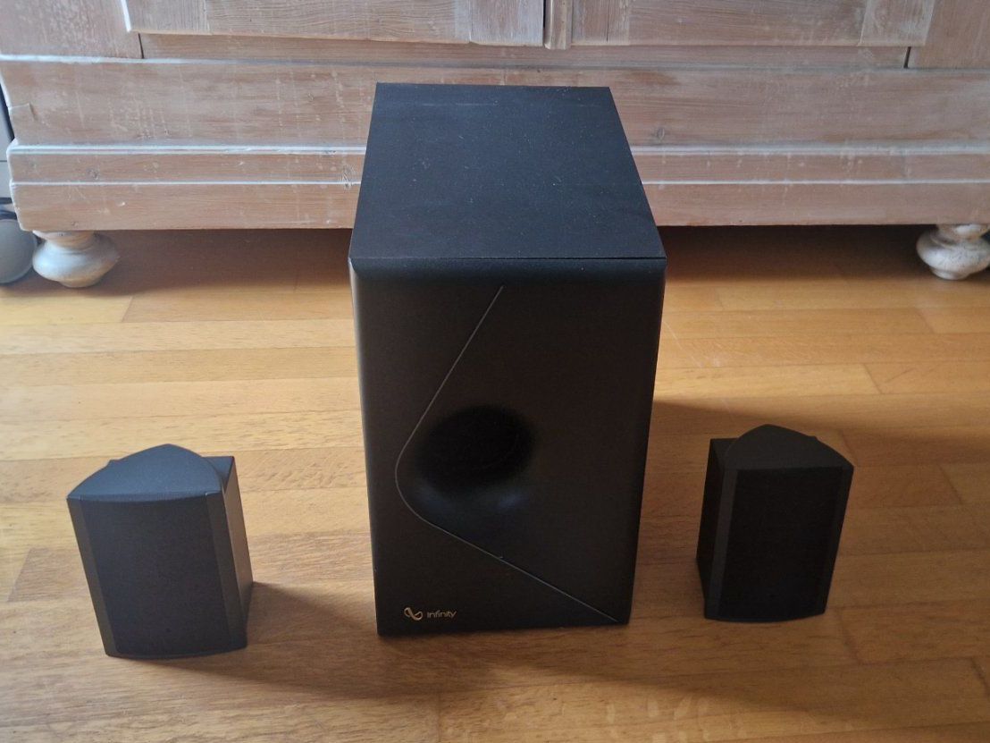 Infinity Haut-parleurs: Infinity Minuette MPS kompaktes 2.1 Soundsystem, Schwarz – D'occasion à Habsburg par easbrg