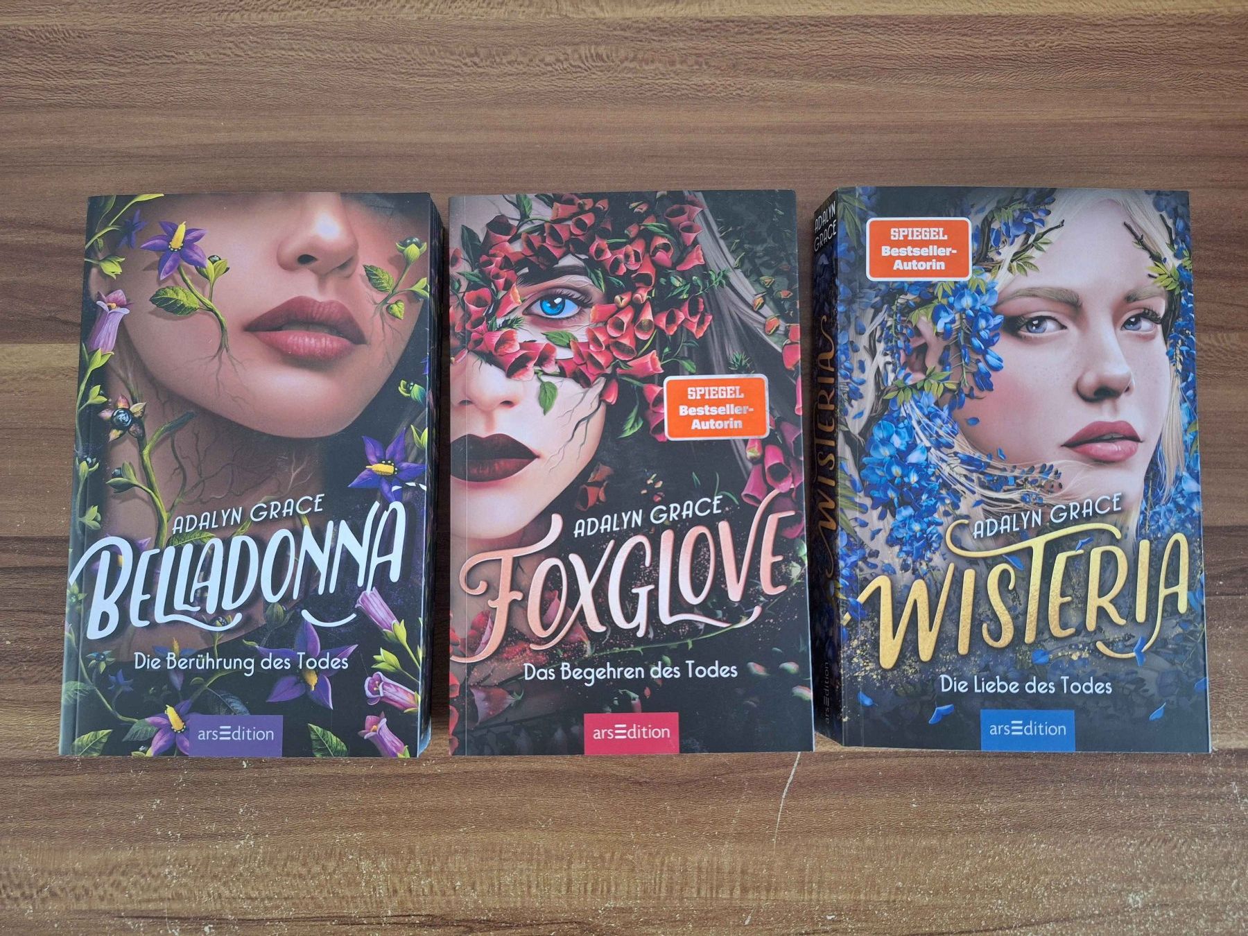 Bücher: Belladonna Trilogie mit Farbschnitt – Gebraucht aus Grenchen von LadyCalis