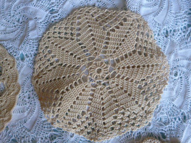 Altra biancheria da tavola: 7 Häkeldeckeli, beige, Handarbeit, Boho-Style – Usato da Nunningen venduto da Ave51 1