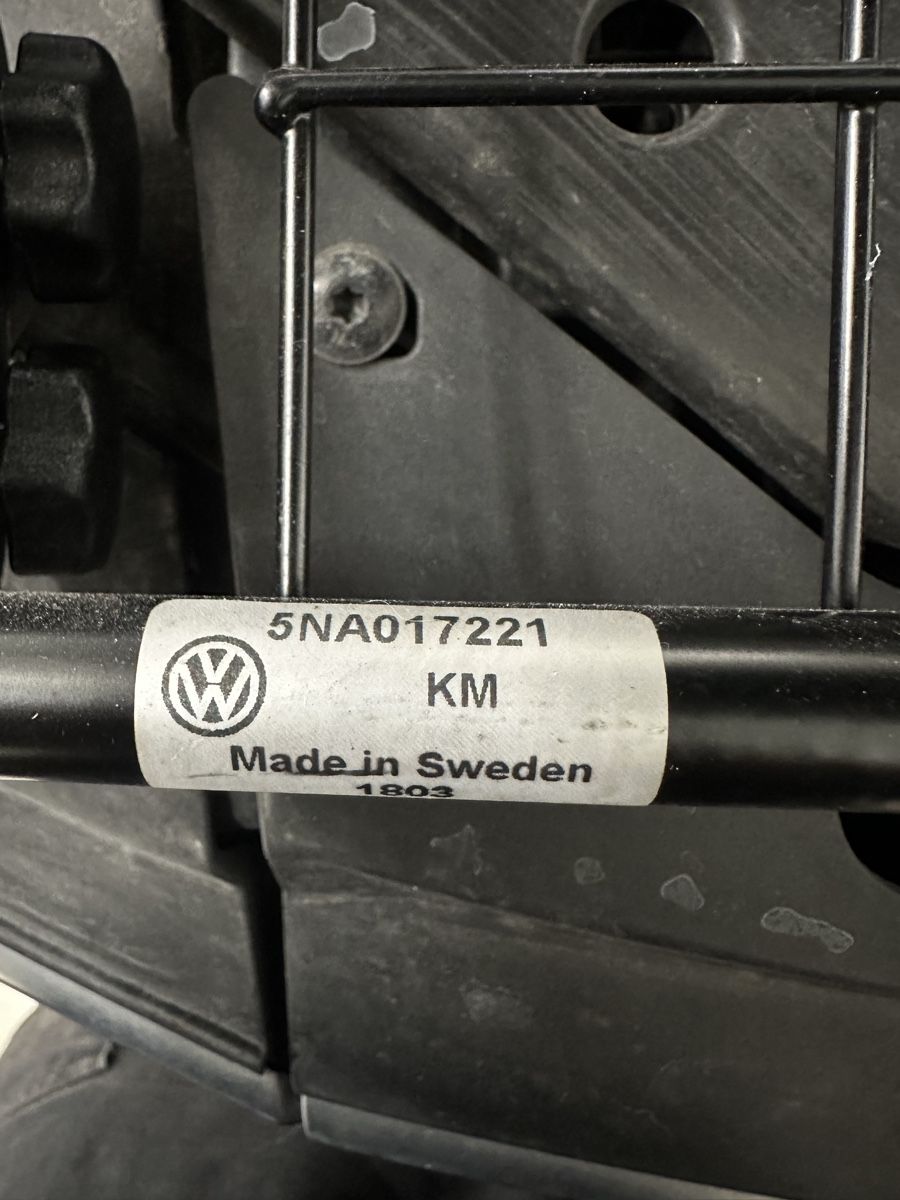 Volkswagen Tutti pezzi di ricambio auto: Hundegitter Vw Tiguan original VW – Usato da Wilen b. Wil venduto da Marc.H. 2