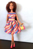 FRÖHLICHES BARBIE-KLEID MIT SCHUHEN UND TASCHE *NEU*