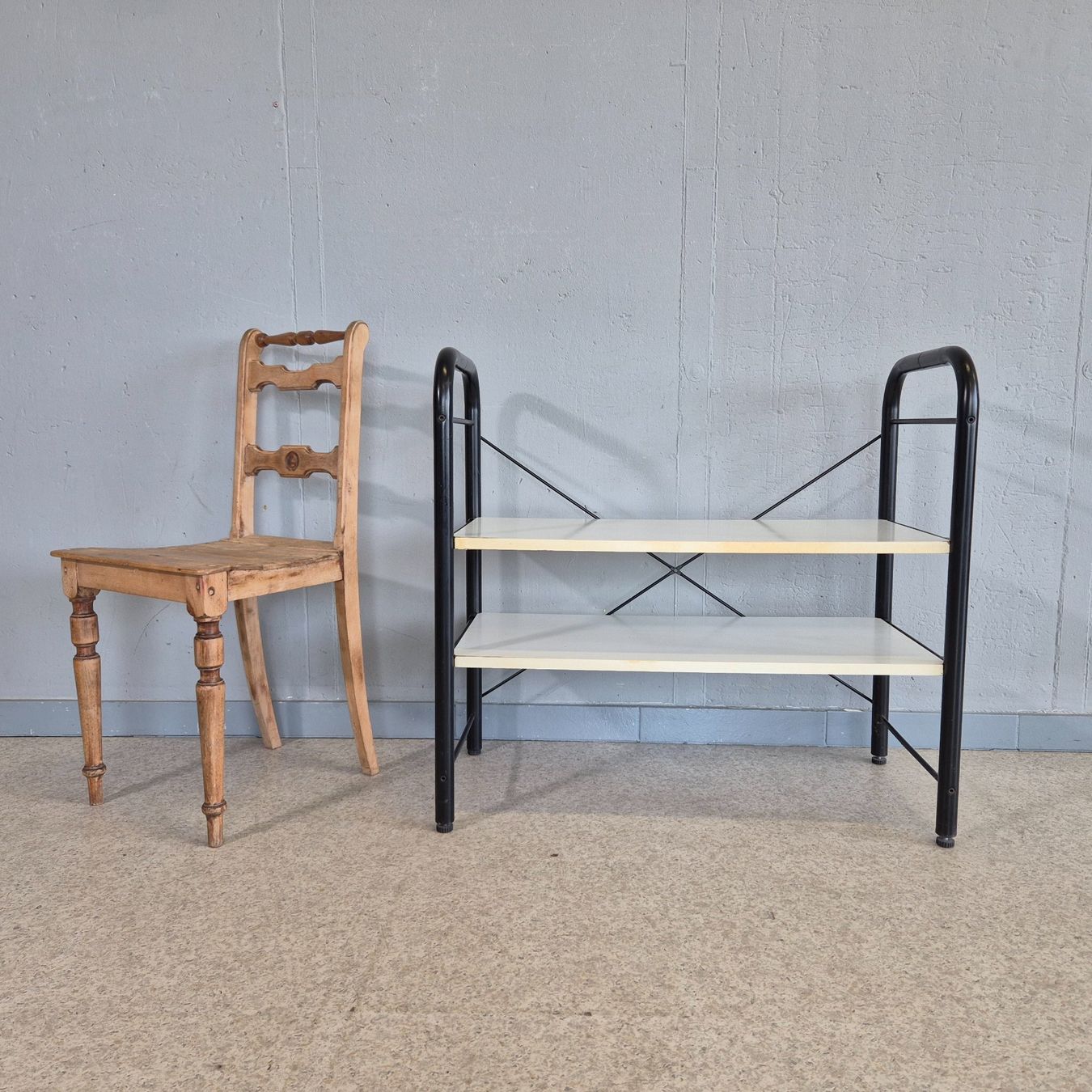 Scaffali: Black&White Design Standregal Regal Shelf – Usato da Nottwil venduto da Wondewa-Shop