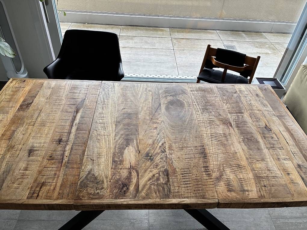 Tavoli: Schöner Tisch aus Mangoholz – Usato da Gelterkinden venduto da Kikierenda 3