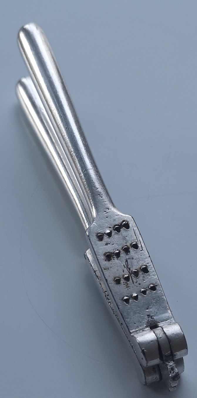 Elettrodomestici da cucina: Antiker Nussknacker versilbert, fairer Versand – Usato da Zürich venduto da Tanteemma369 6
