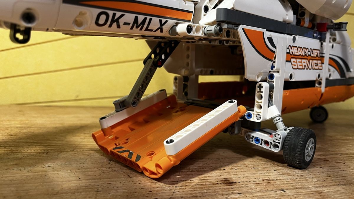 Lego Spielzeuge: LEGO Technic 42052 Schwerlasthubschrauber Airbus Helikopter – Gebraucht aus Ennetbaden von teo_yg9s 3