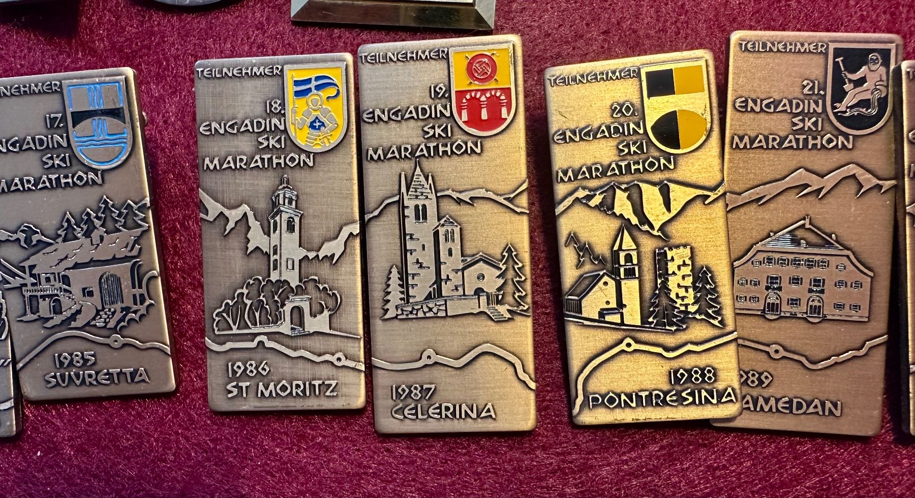 Medaglie: Engadin Skimarathon 24 Teilnehmer-Pin/Anstecker – Usato da Uster venduto da Wer_brauchts 4