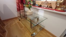 sehr schöner und stabiler Glasfernsehtisch mit Rädern