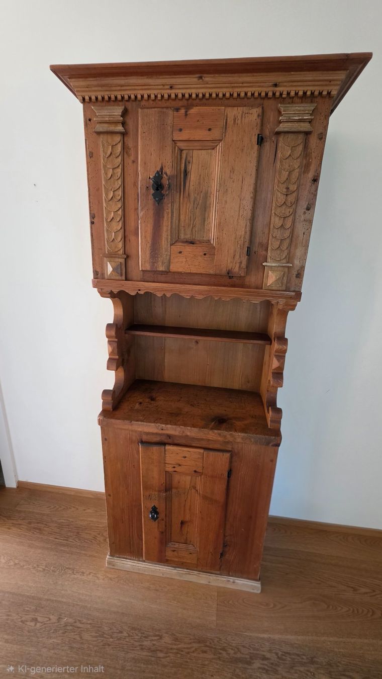 Armadi: Antiker Schrank – Usato da Thun venduto da Jelly