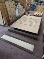 cooles gebrauchtes Holzbett 160x200cm H: 48cm ab 1.-