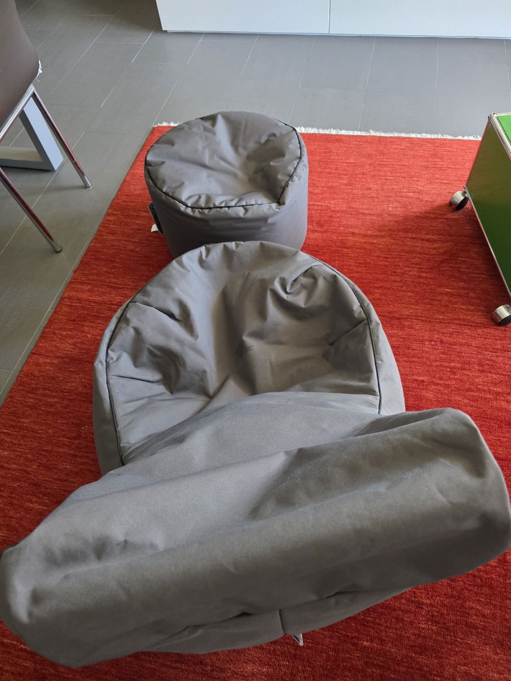 Poltrone: Sitting Point Sitzsack-Sessel mit passendem Hocker | Grau, T – Usato da Muri AG venduto da mar_dw87 1