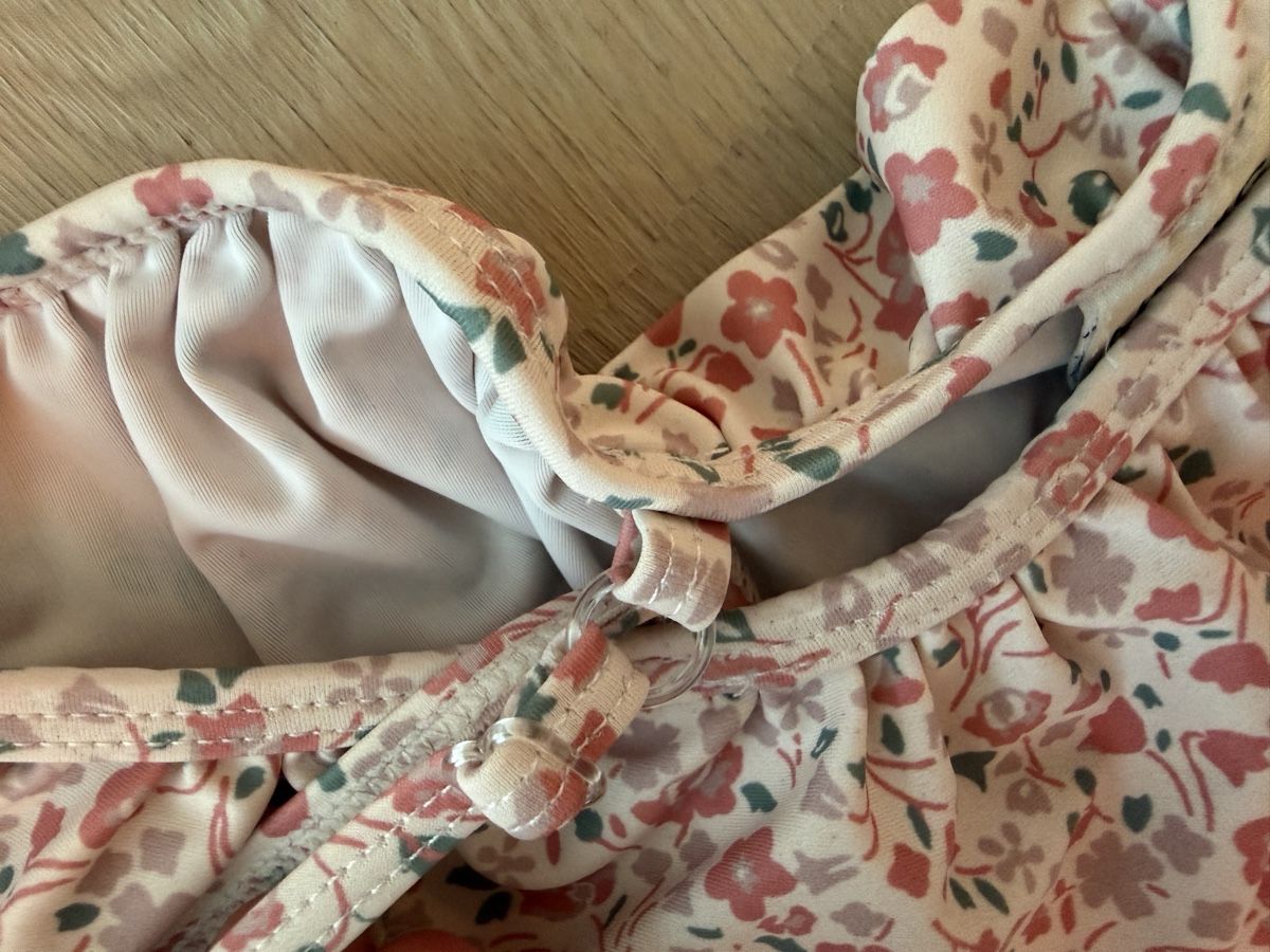 Costumi da bagno & Bikini: Kuuling Badeanzug 134/140 cm – Nuovo (secondo la descrizione) da Wallisellen venduto da Nataschab0 1