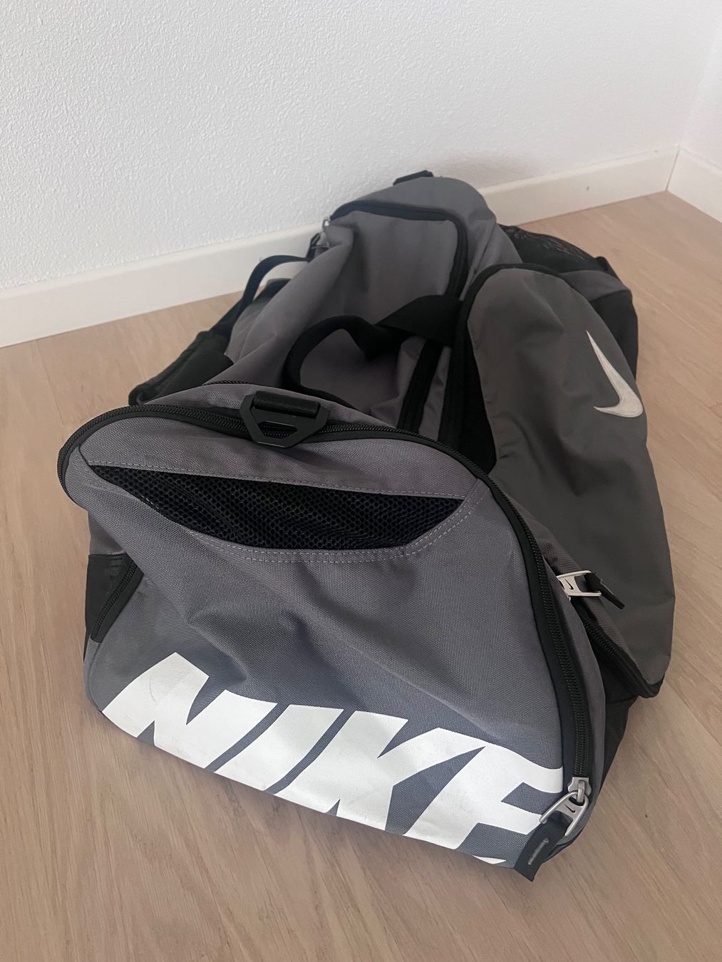 Borse: Sporttasche Nike neu – Nuovo (secondo la descrizione) da Pfäffikon SZ venduto da Gschmois26 1