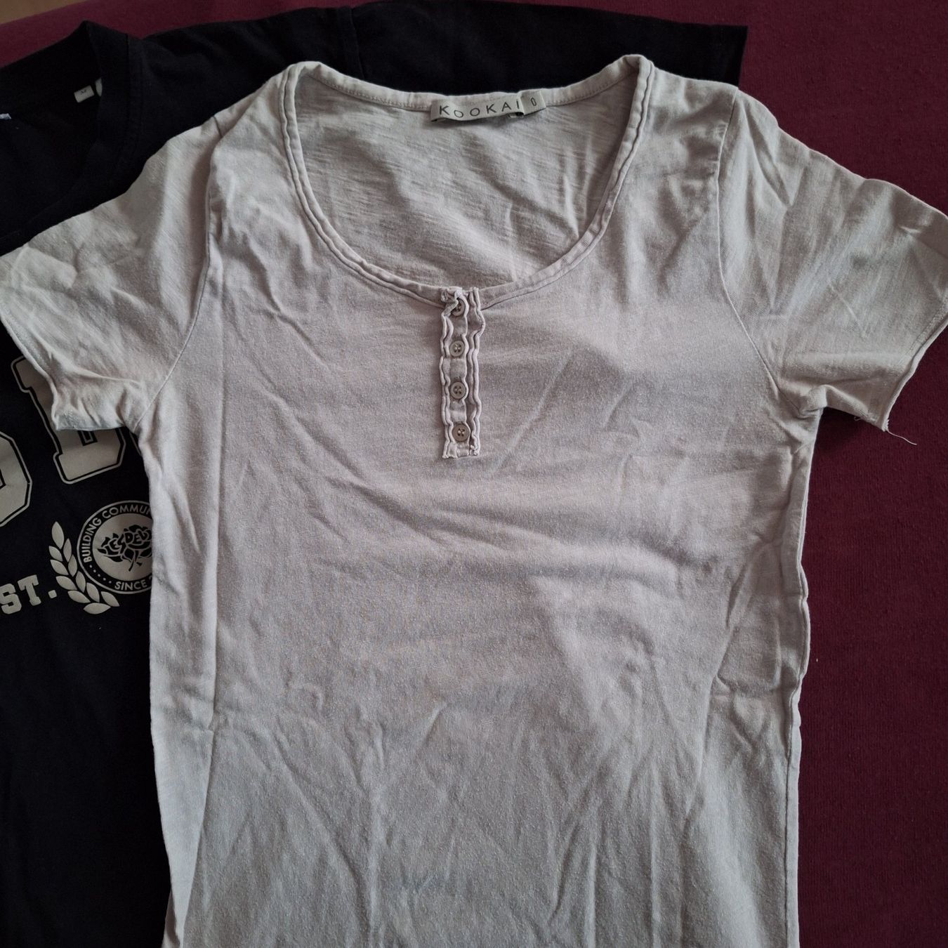 Guess Lotti di vestiti: T-Shirt Set, Guess,etc. Grösse S/M – Usato da Hettenschwil venduto da Schneuggi2 4
