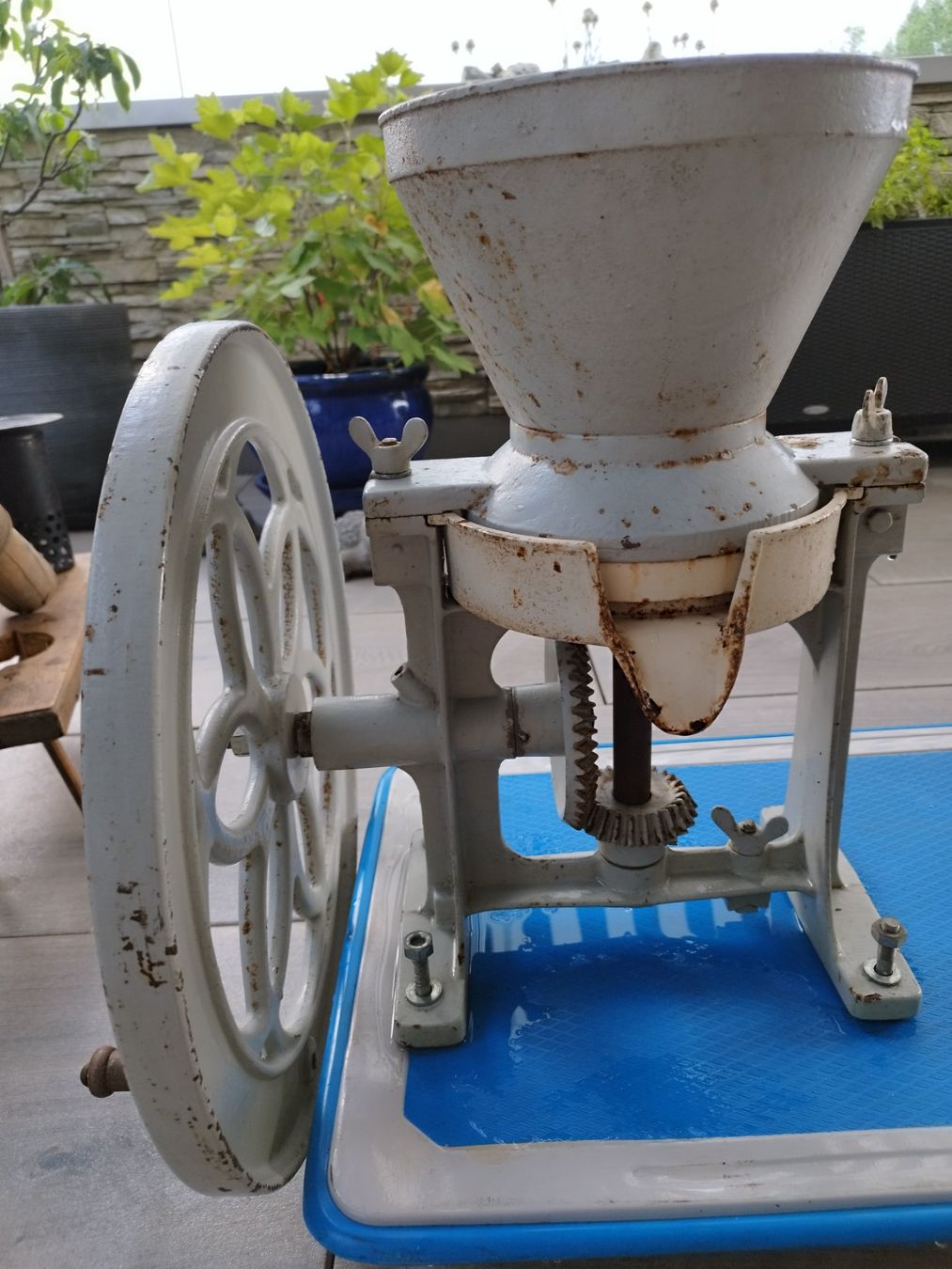 Alle Maschinen: Schrot-oder-Getreidemühle aus Gusseisen – Gebraucht aus Urtenen-Schönbühl von Kernbeisser25 1