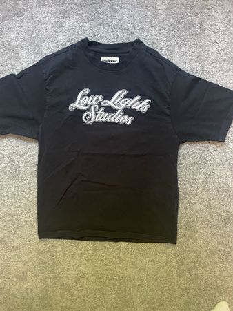 Low lights studios T shirt L