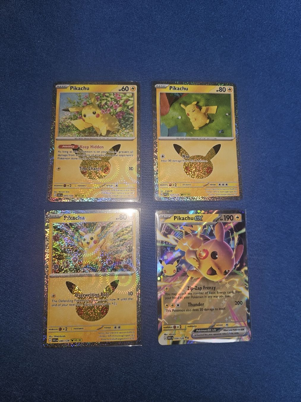 Pokémon Cartes à collectionner: 4 x Pikachu's 30th Englisch – Neuf (Voir description) à Zürich par pintolino 1