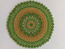 Spitzendeckeli aus Stucoperlen