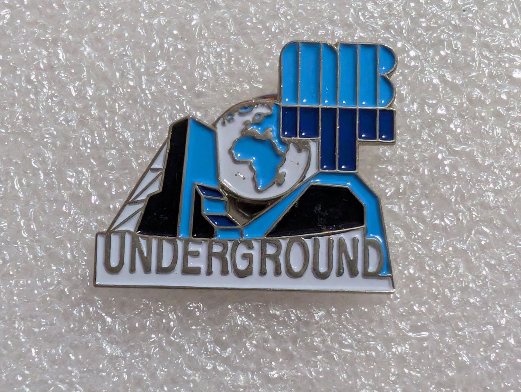 Placchette & Badge: Ansteckpin 204: mbt Underground – Usato da Oppligen venduto da Pin-Fall-Shop
