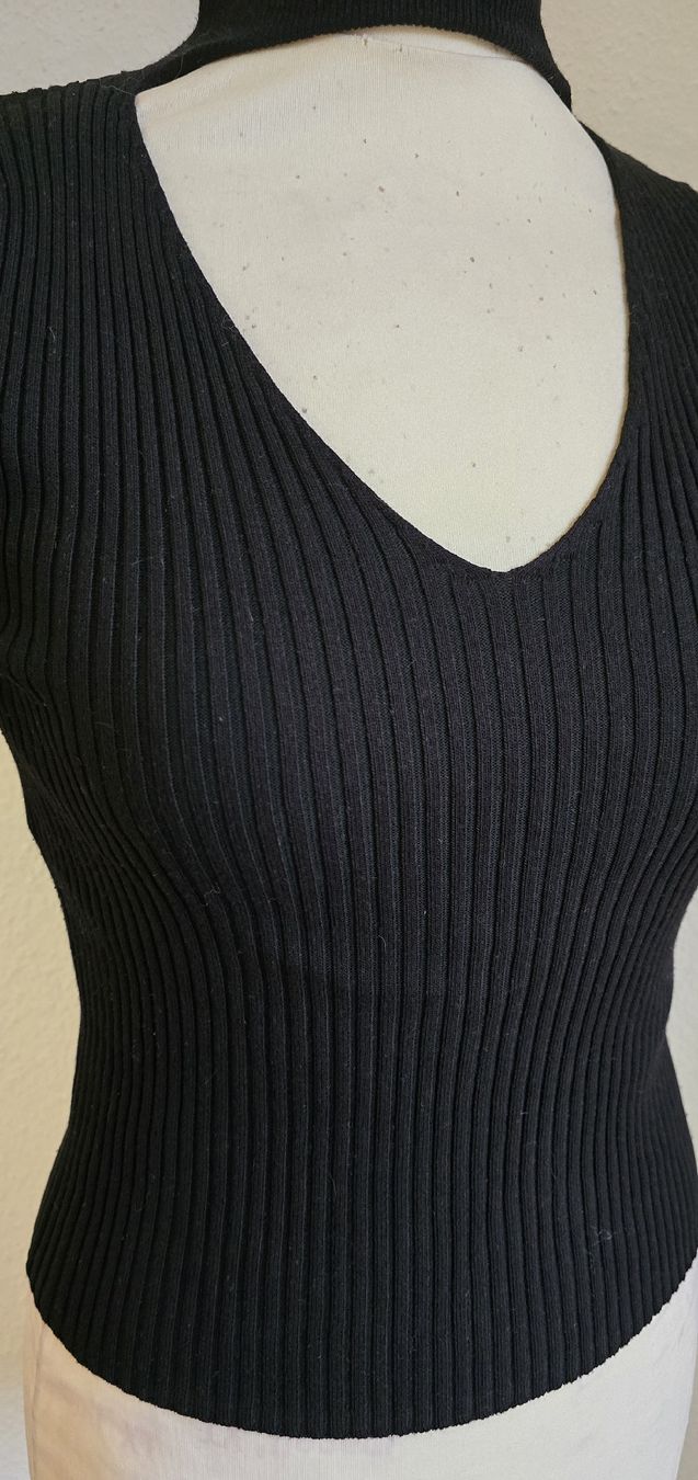 New Look Top: Pull Noir Côtelé New Look T. 36 manches courtes – Usato da Genève venduto da Saleena 1