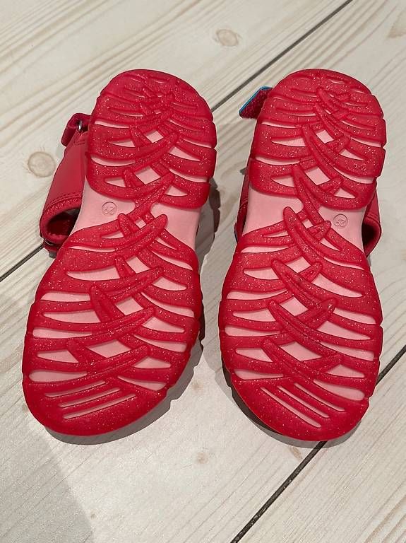 Schuhe für Mädchen: Sandalettes taille 29 – Gebraucht aus Chapelle-s-Moudon von vanesso 2