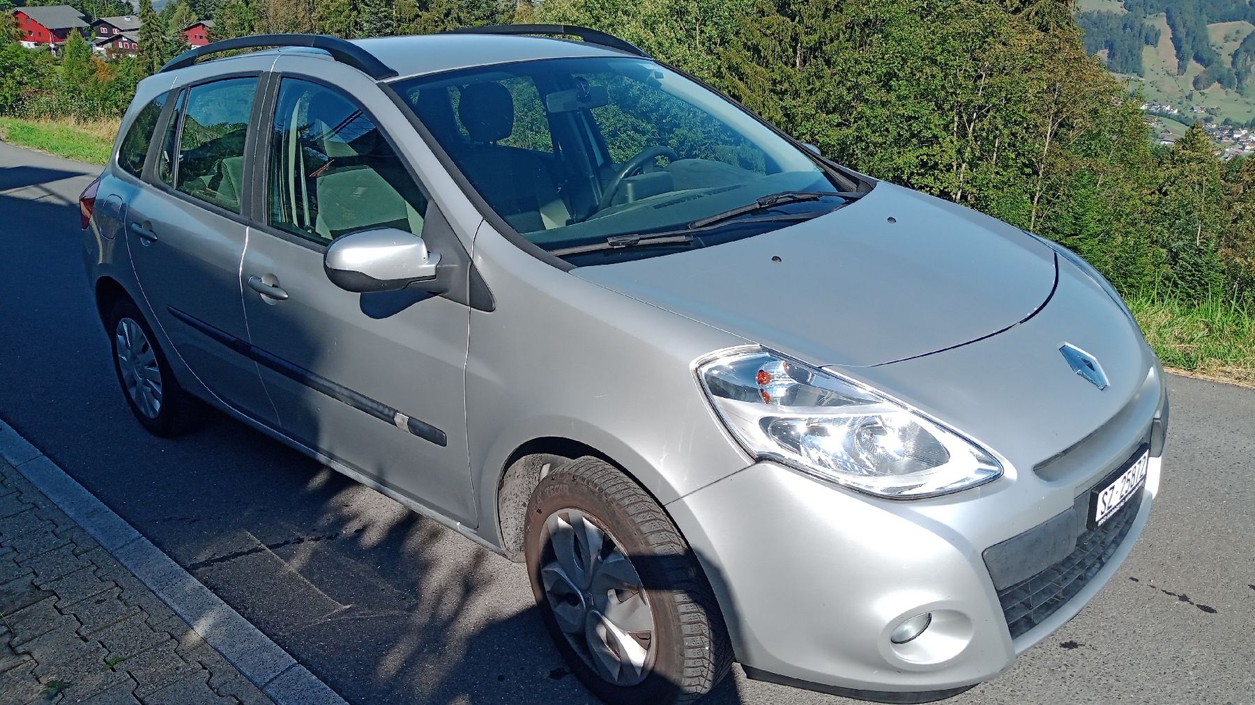 Renault Autos: Renault Clio 1.2 Grandtour – D'occasion à Hünenberg par Suerli