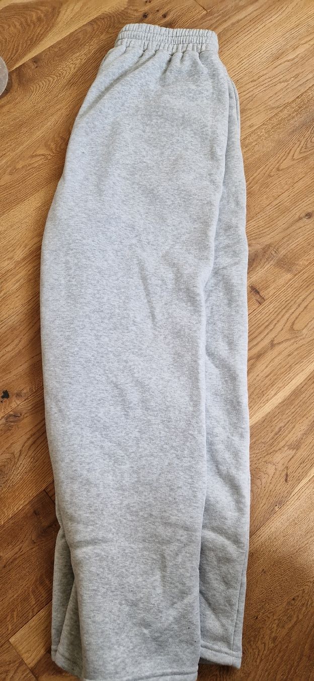 Pantaloni: Graue Trainerhose in Gr.38 – Usato da Grosswangen venduto da iranki80 2