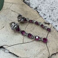 Originelle Ohrstecker mit Rhodolith und Sterlingsilber
