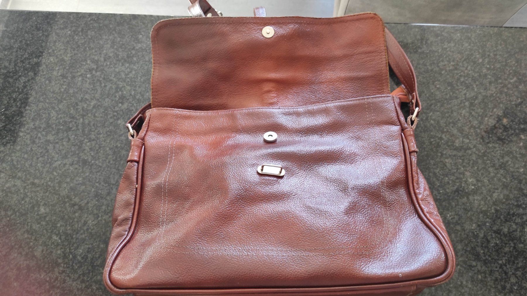 Taschen für Damen: Lederhandtasche – Gebraucht aus Gersau von irenja 1