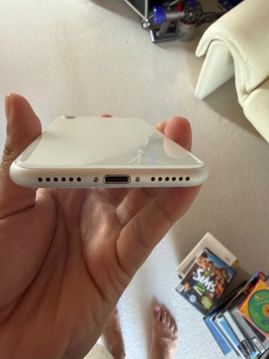 Apple Portables: iPhone 8 silber 64GB – D'occasion à Zuchwil par ali_r2h2 2