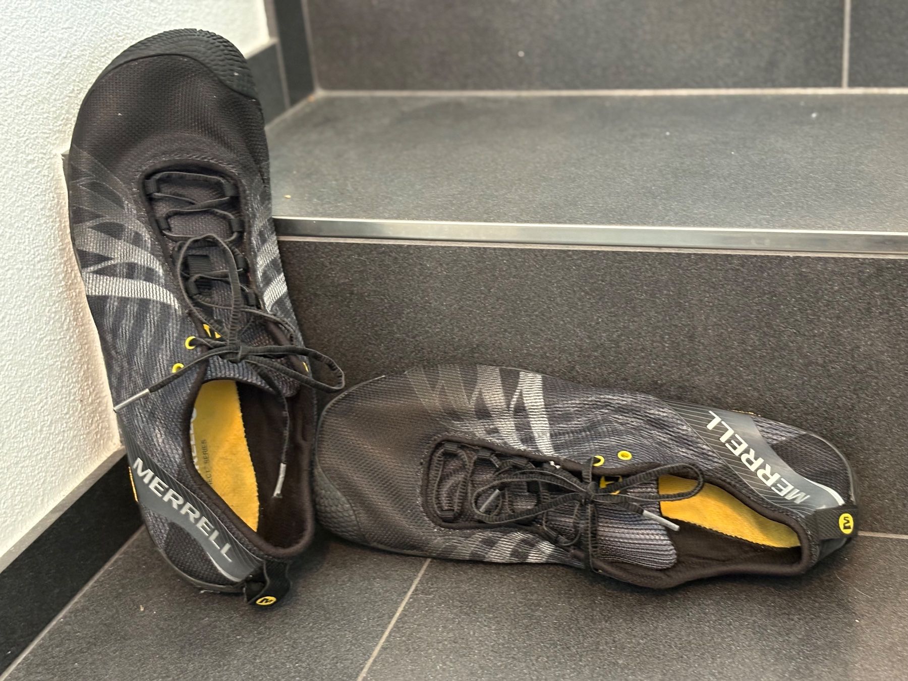 Herrenschuhe: Merrell Barfussschuh schwarz Grösse 48 – Gebraucht aus Reiden von verjaques