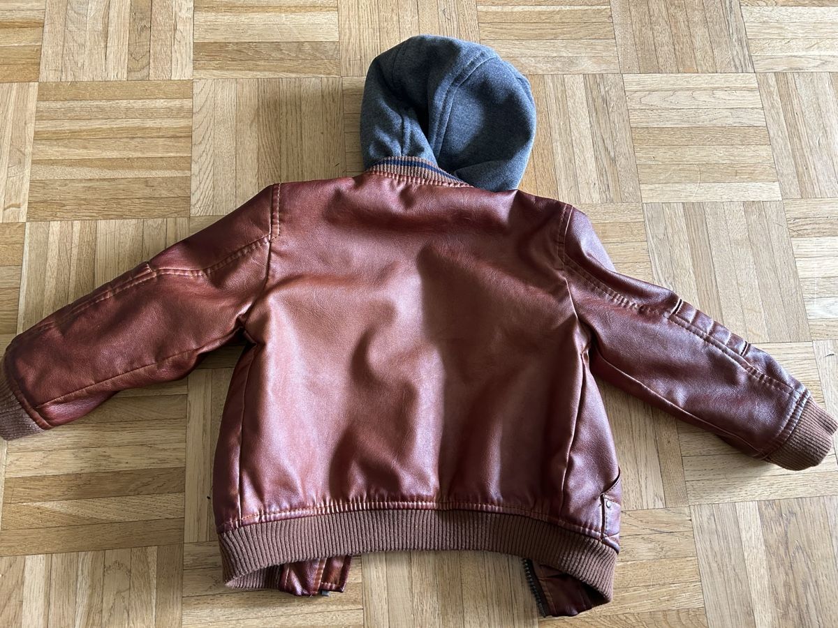 C&A Jacken & Mäntel: Blouson simili cuir mi-saison neuf / taille 98 – Gebraucht aus Meyrin von Bronx86 1