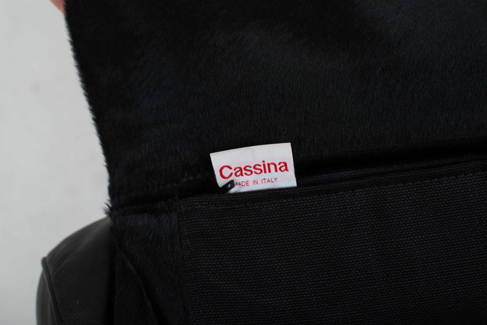Cassina Sedie a sdraio: Cassina LC4 Chaise Longue von Le Corbusier, Fell Schwarz – Usato da Zürich venduto da STUZH38 7