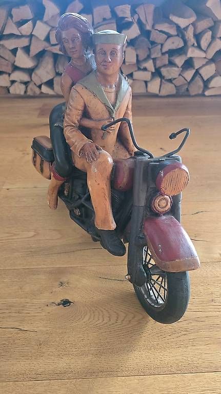 Modellbausätze & Standmodelle: Harley-Davidson Retro Figur auf Motorrad – Defekt aus Leimbach AG von Vogelspinne 1