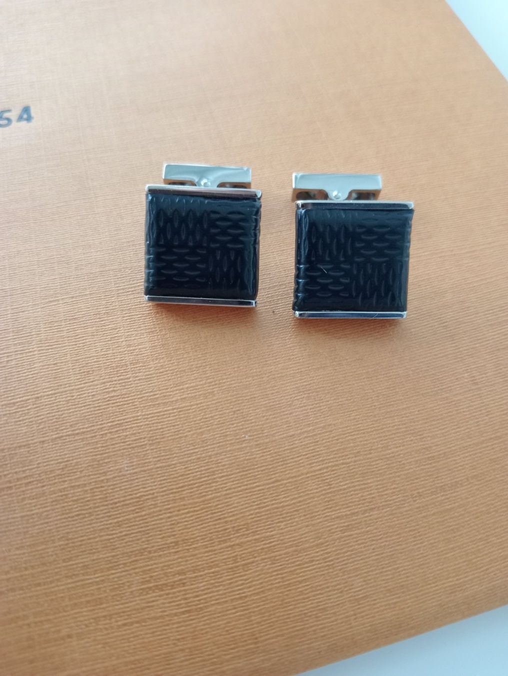 Louis Vuitton Gemelli: Louis Vuitton Manschettenknöpfe, Neu. – Nuovo e nell'imballaggio originale da Oberdorf NW venduto da ale_6r6c 2