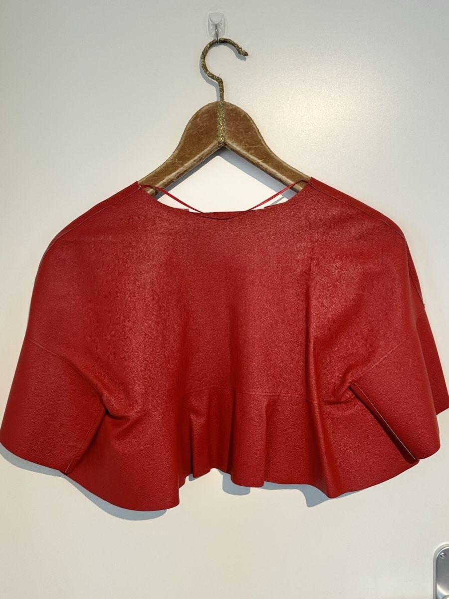 Bolero: Red Leather Bolero Jacket, Elegant, Modern, Chic – Usato da Hurden venduto da rac_wyf8 1