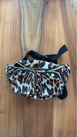 Trendige Gürteltasche Leo-Print