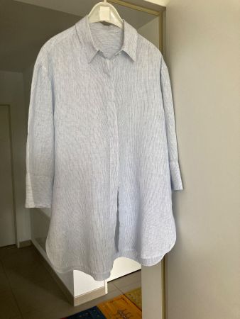 leichte Longbluse, Baumwolle weiss/feine blaue Streifen 44